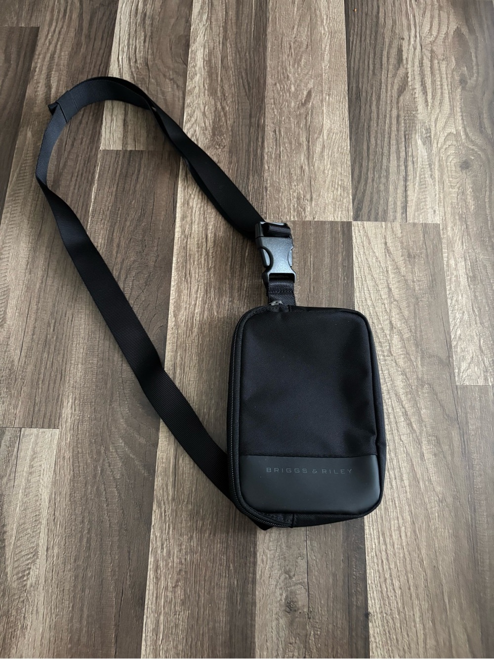 Briggs & Riley sling bag - Picture 3 of 11